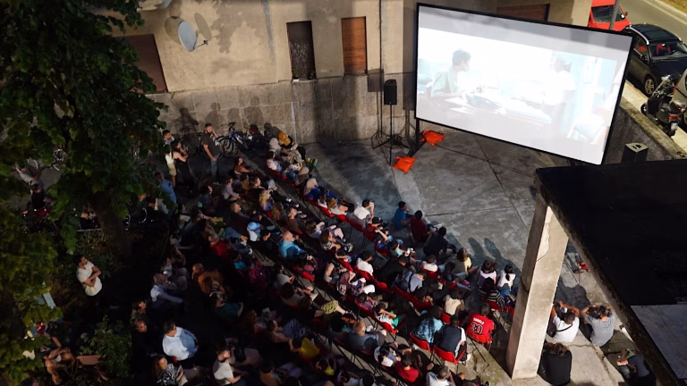 Partecipanti all'evento cinema di quartiere