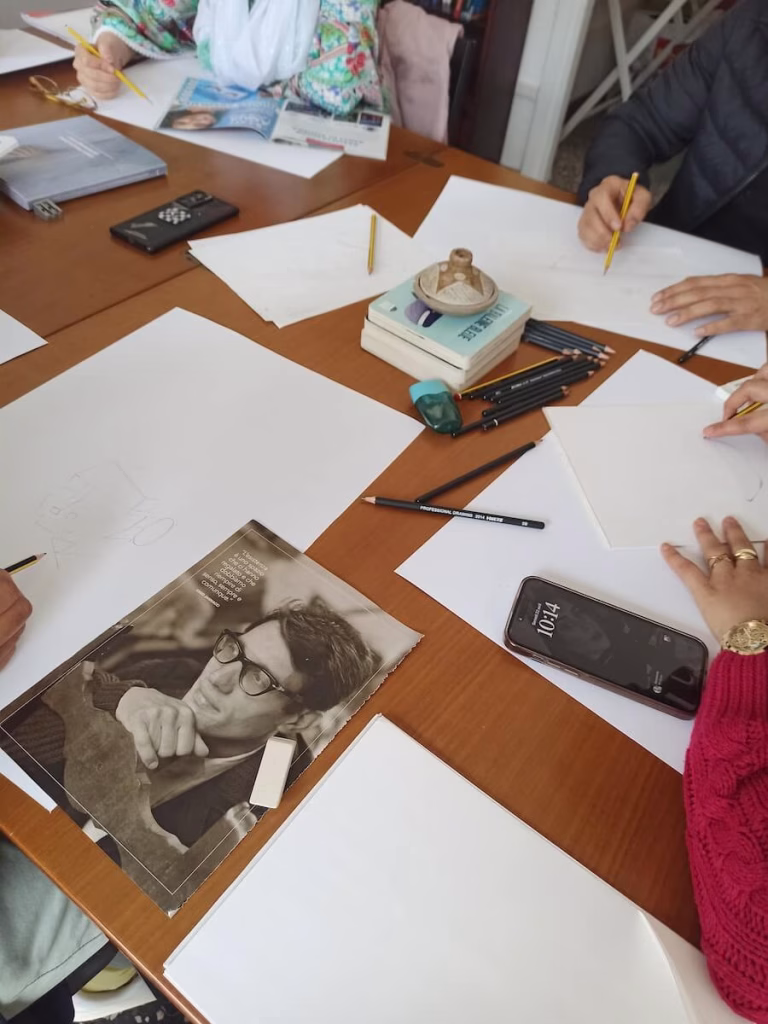 Momento di un laboratorio con i partecipanti
